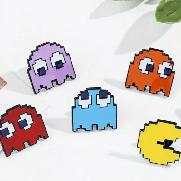 Set of 5 Pac-Man video game pixel pins for jacket or backpack Retro 80’s style - Picture 3 of 5